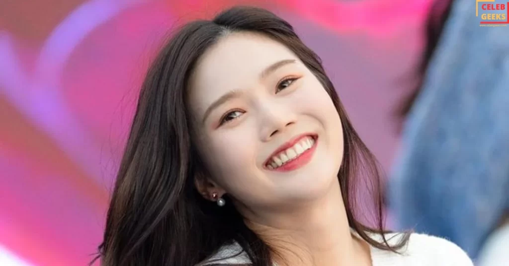 Hyojung Bio with celebgeeks.com